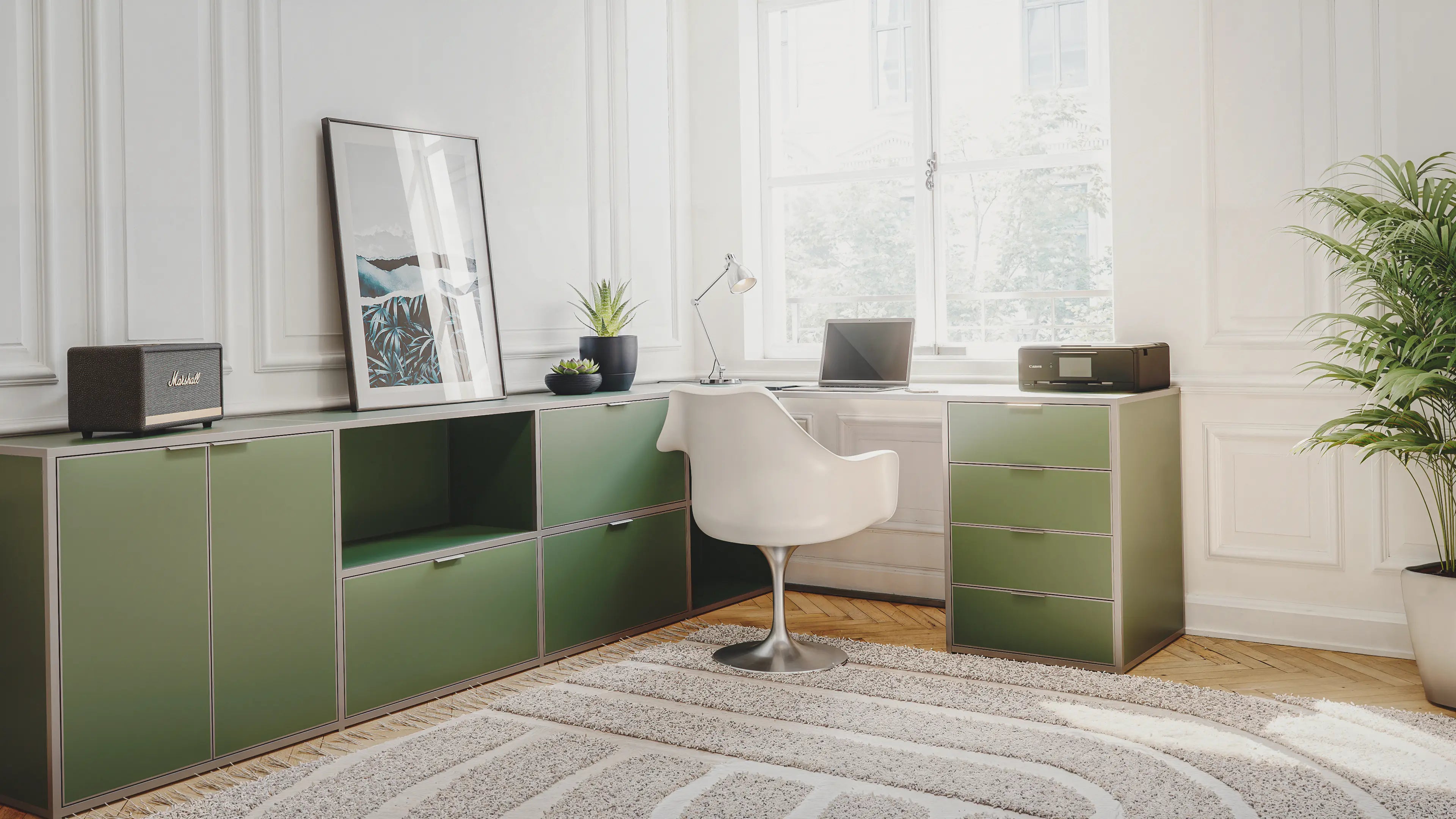 Bureau home office sur mesure modulaire et évolutif en aluminium, rangement design et finition de haute qualité.